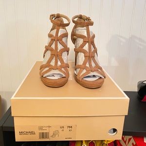 New! MICHAEL Michael Kors Strappy Platform Sandals in size 7